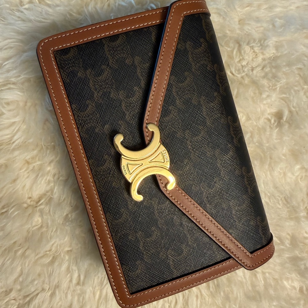 CELINE WALLET ON CHAIN MARGO IN TRIOMPHE CANVAS AND CALFSKIN